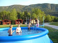 Birkelund Camping heeft een zwembad en een sauna