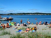 Bading på øya Merdø